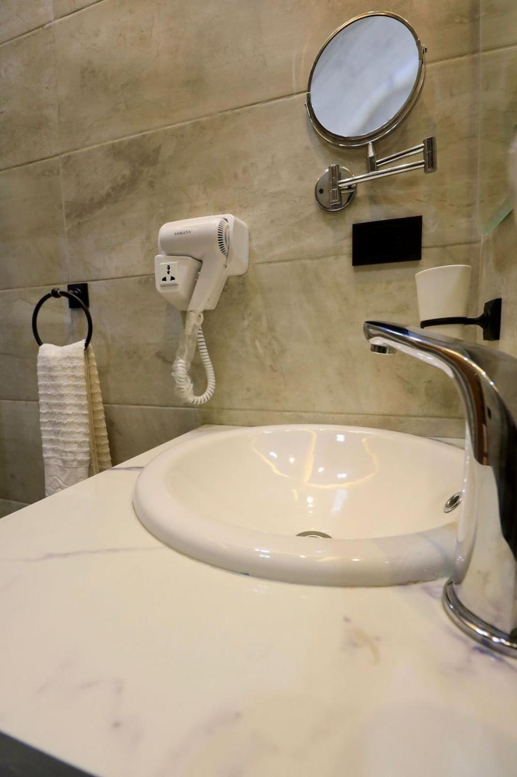 Farida Habu Palace Hotel Луксор Екстериор снимка
