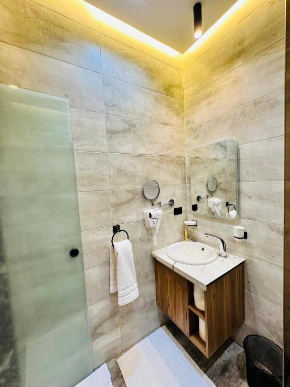 Farida Habu Palace Hotel Луксор Екстериор снимка