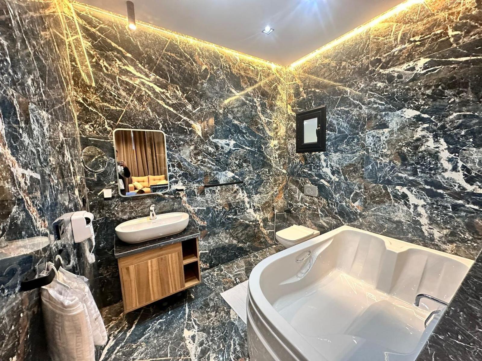 Farida Habu Palace Hotel Луксор Екстериор снимка