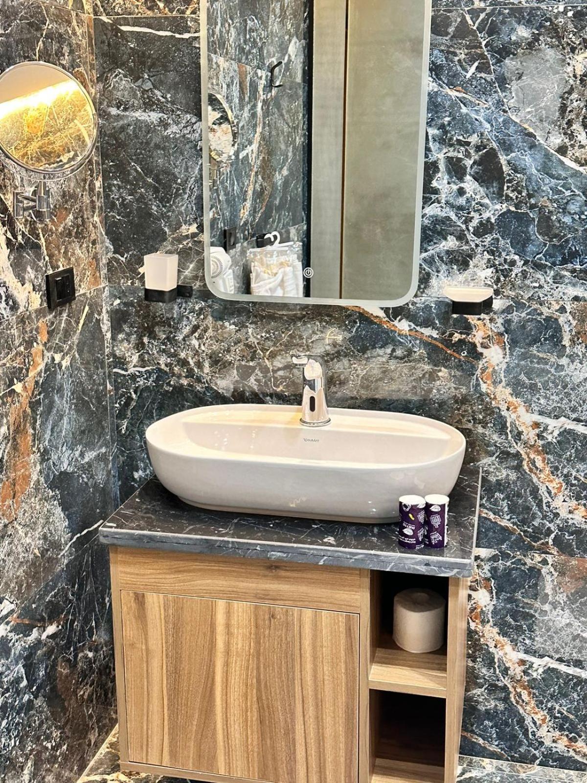 Farida Habu Palace Hotel Луксор Екстериор снимка